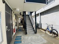 レオパレスメルナカヤ エントランス