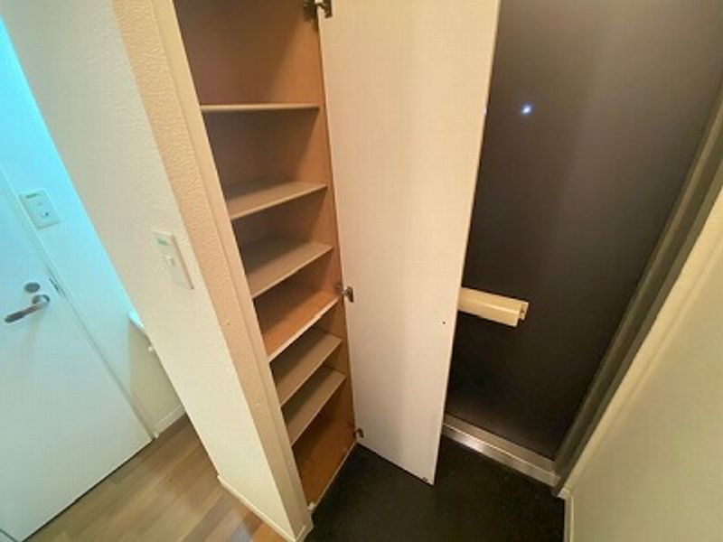 レオパレスピクシスＡ 玄関