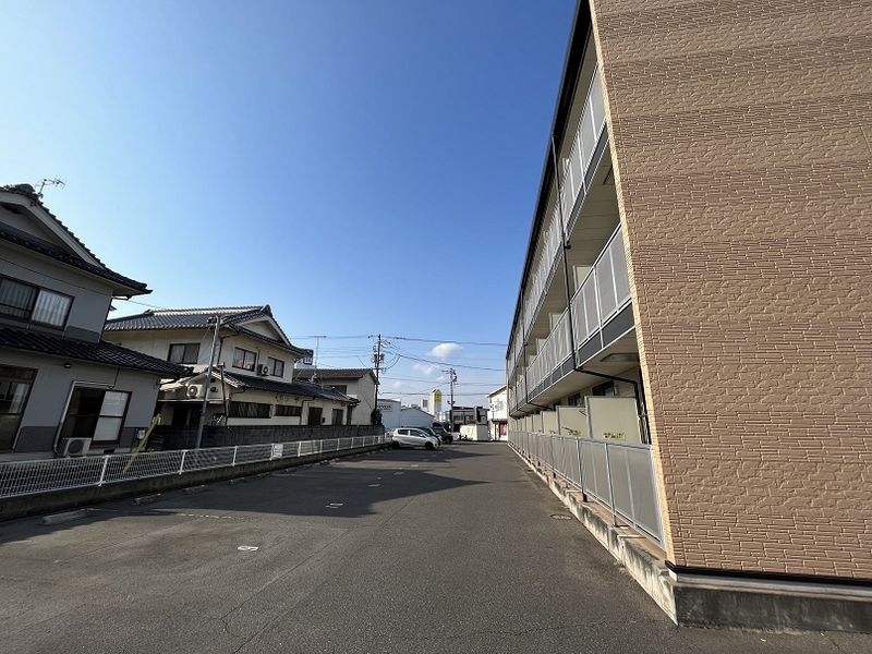 レオパレス秀 駐車場
