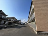 レオパレス秀 駐車場