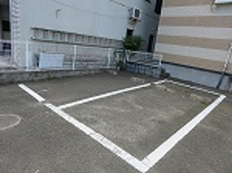 レオパレス原ノ町 駐車場
