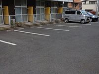 レオパレスエヴァーグリーン白幡 駐車場