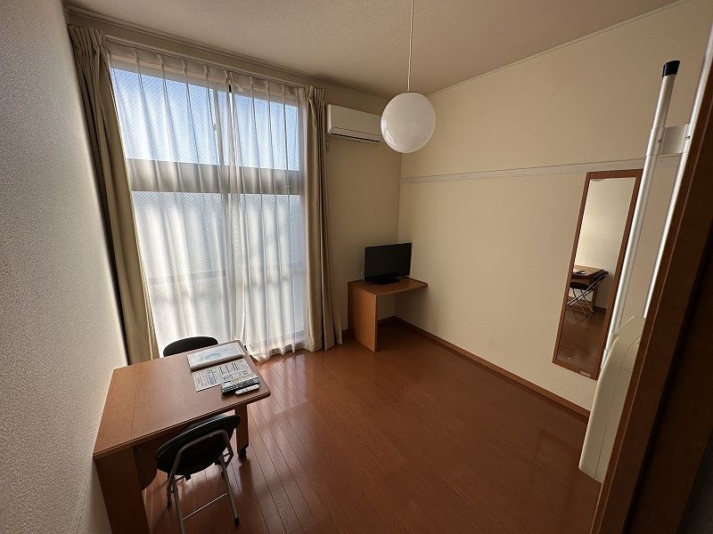レオパレスわかくさ 居間