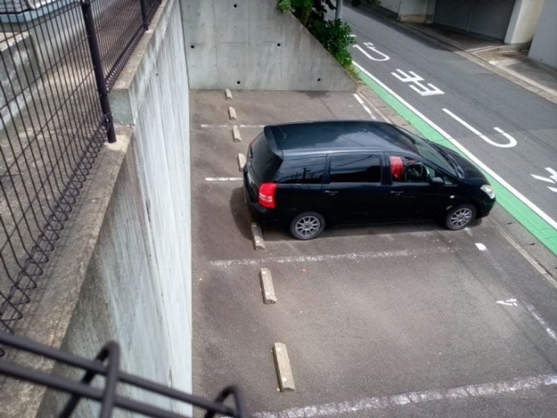 レオパレスふじ 駐車場