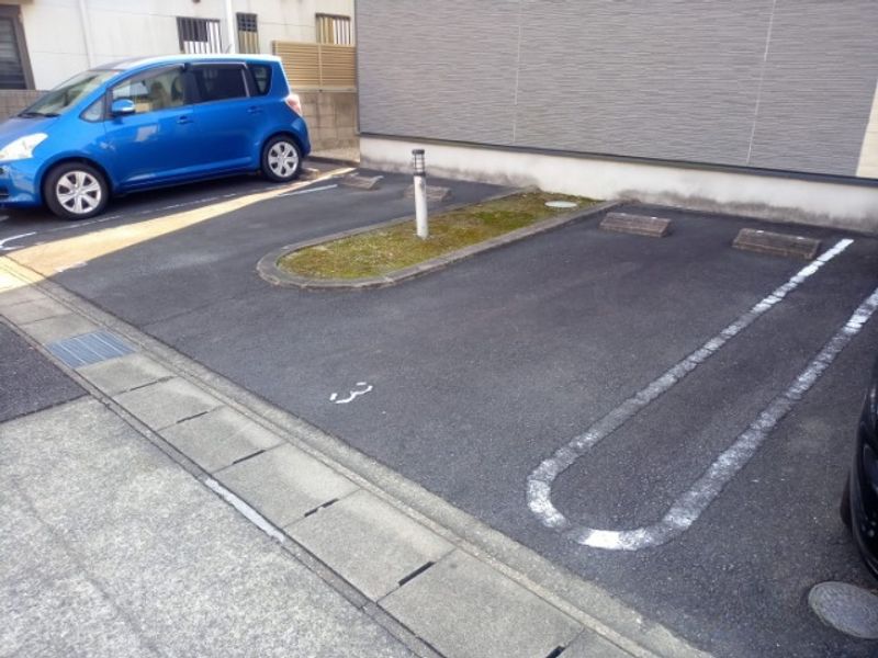 レオパレスリベリーズ 駐車場