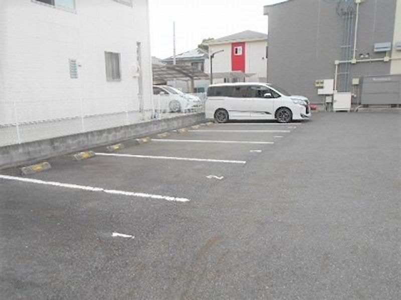 レオパレス城東 駐車場