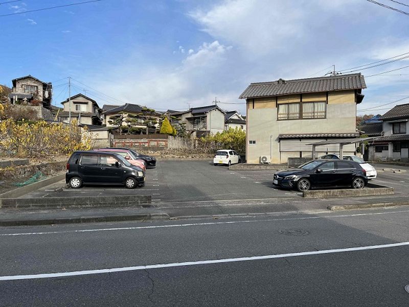 レオネクスト府中 駐車場