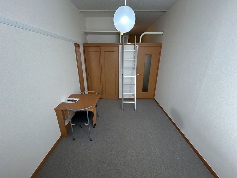 レオパレス明 居間