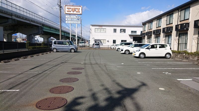 レオパレステリエ 駐車場