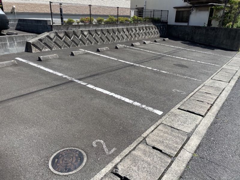 レオパレス治平丸 駐車場