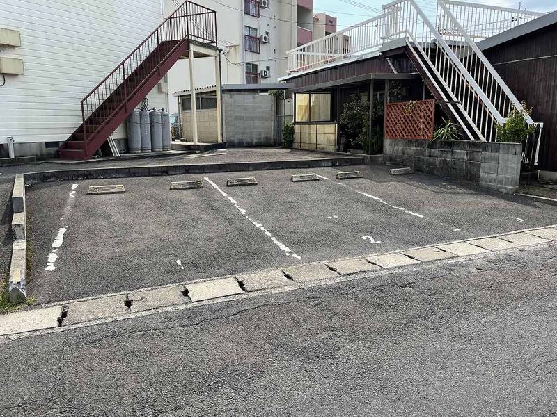 レオパレスサンハイツ 駐車場