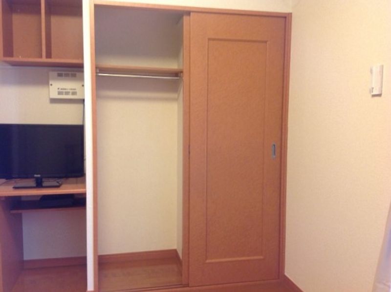レオパレスクワトロ 収納