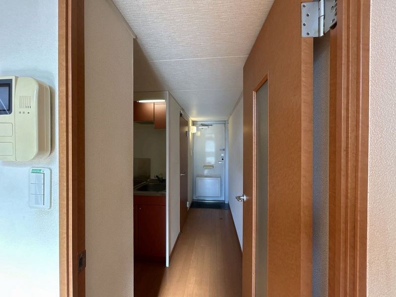 レオパレスボヌール 玄関