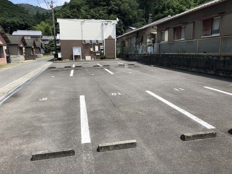 レオパレスＭｅｒｖｅｉｌｌｅ 駐車場