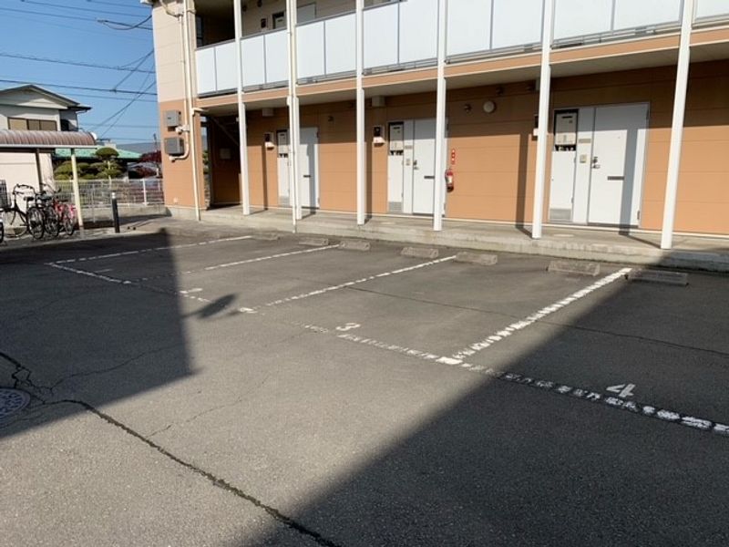 レオパレスセジュール富士 駐車場