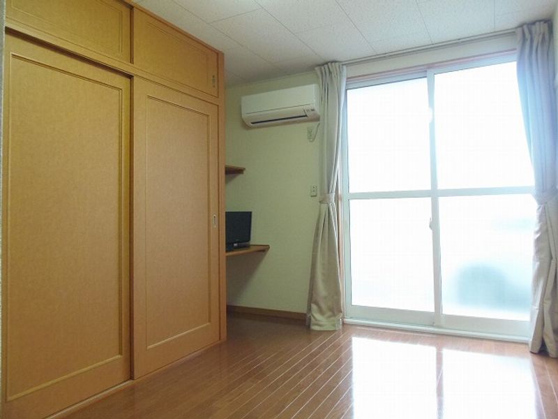 レオパレス山中 居間