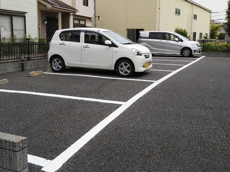 レオパレスＢｉｒｄｉｅ 駐車場
