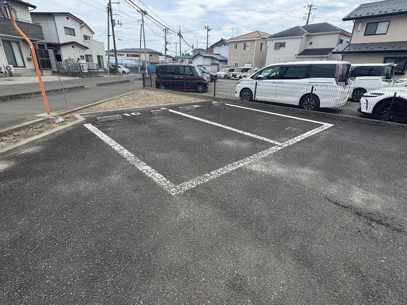 レオパレス北中江 駐車場