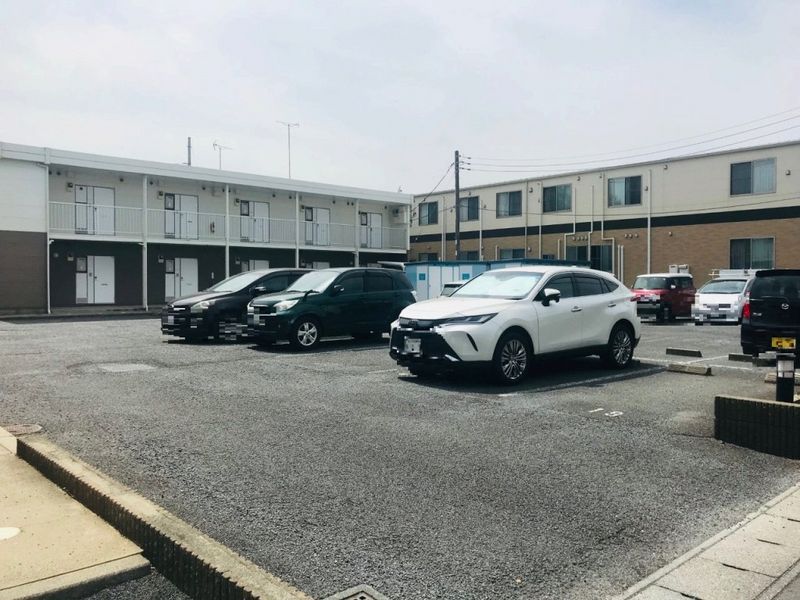 レオパレスひまわりＡ 駐車場