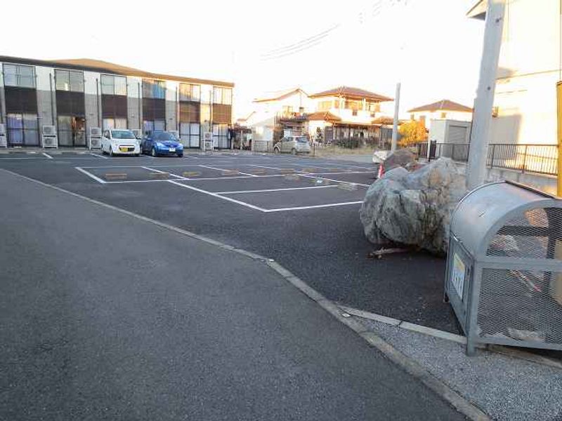 レオパレスアイビス 駐車場