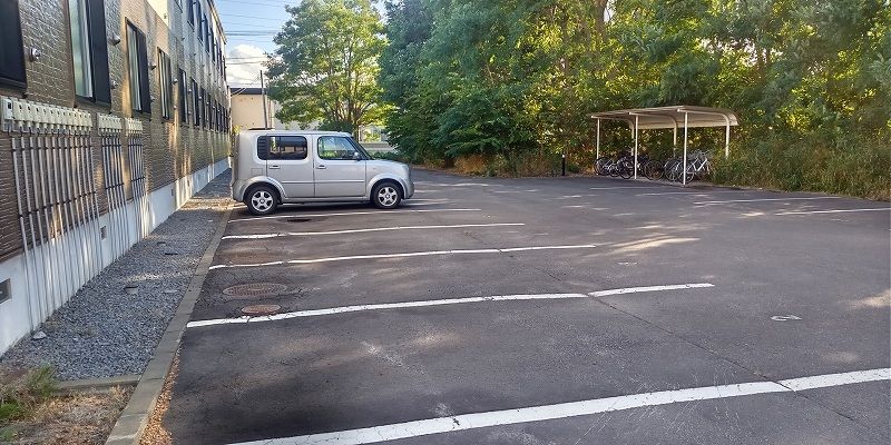 レオパレスたいせつ 駐車場