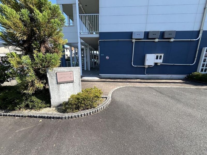 レオパレスプレミール エントランス