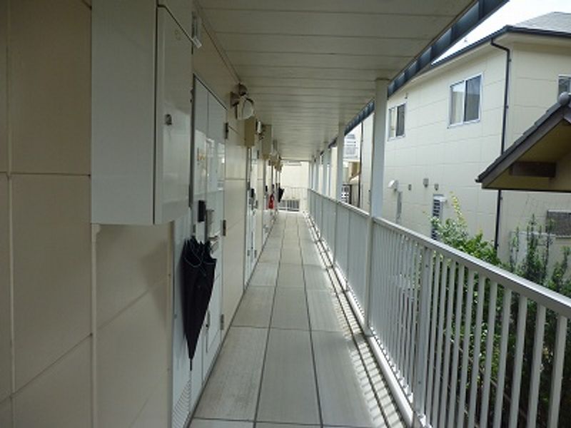 レオパレス睦 玄関