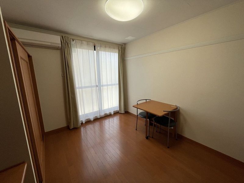 レオパレスセレッソセカンド 居間