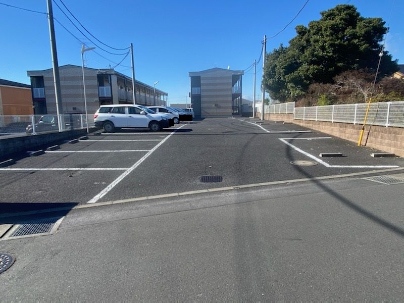 レオパレス髙樹グリーンともべⅢ 駐車場