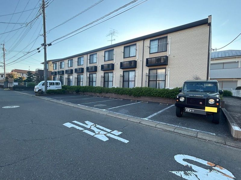 レオパレスルミエール 駐車場