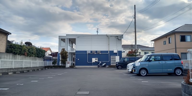 レオパレスプレミール 駐車場