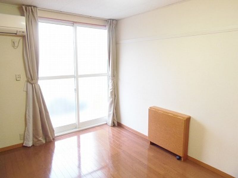 レオパレスコンフォール大垣 居間