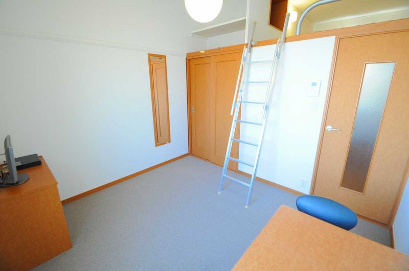 レオパレスブルーレイク唐崎 居間