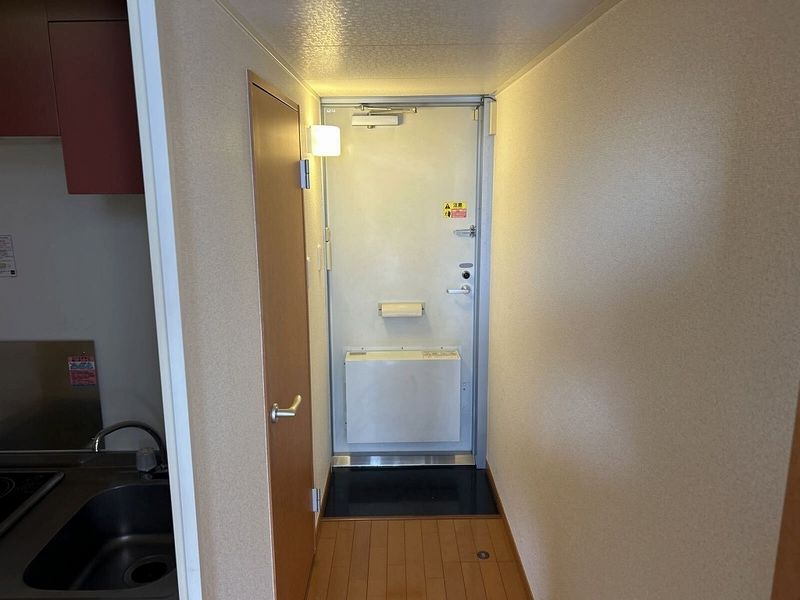 レオパレスエルパセオⅢ 玄関