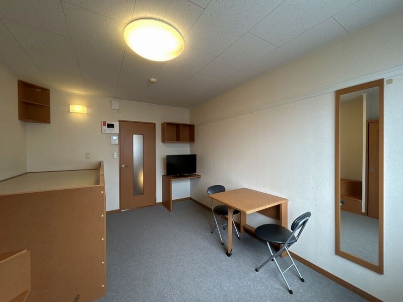 レオパレス寿 居間