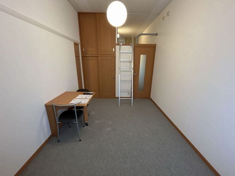 レオパレスクレスト 居間