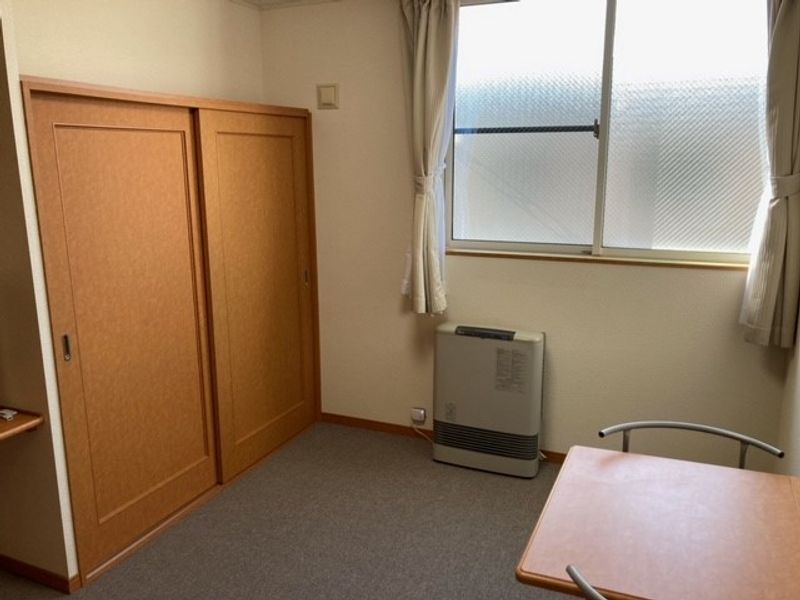 レオパレステツ弐番館 居間