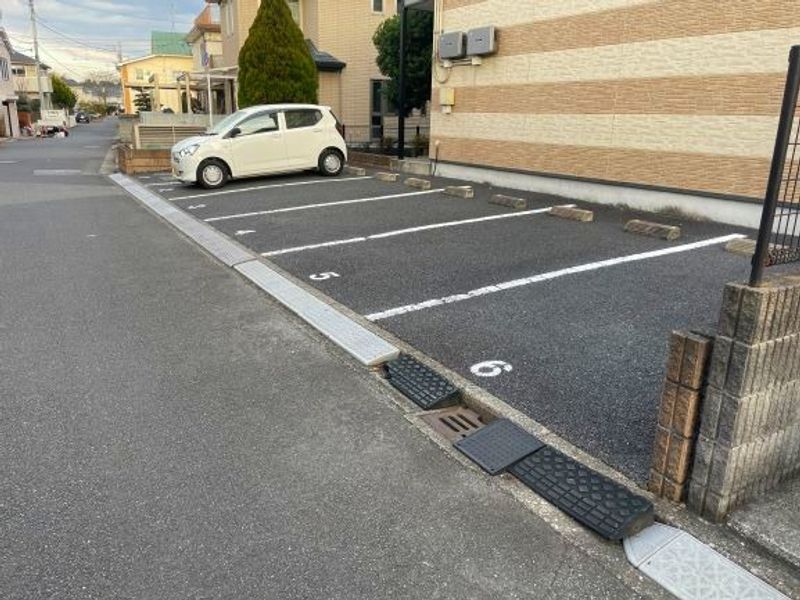 レオパレスＵフォンターナ 駐車場