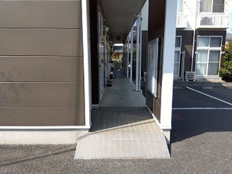 レオパレスボーリユトトロ エントランス