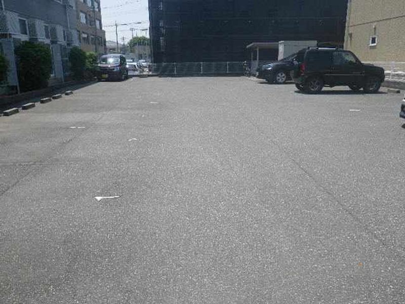 レオパレスストレリチア 駐車場