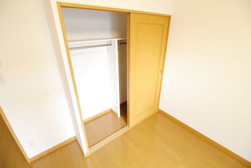 レオパレスブル瀬田 収納