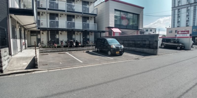 レオパレスＫＡＺＵ 駐車場