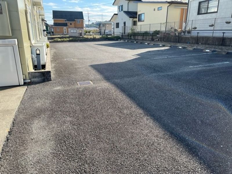 レオパレスきずな 駐車場