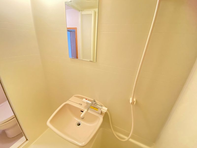 レオパレストラオム 洗面所