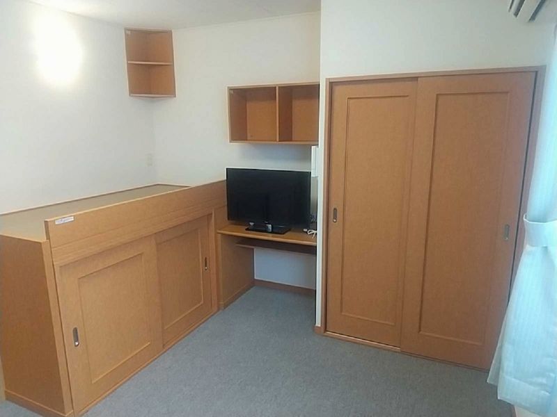 レオパレス山茶花 居間