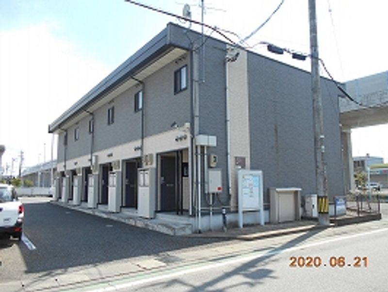 レオパレスリビエール 外観