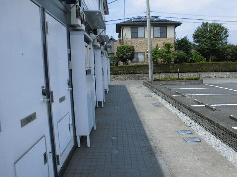レオパレスルミエール六番館 エントランス