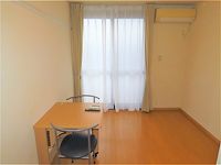 レオパレス宮原 居間