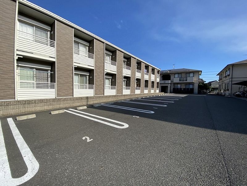 レオネクストエトワール 駐車場