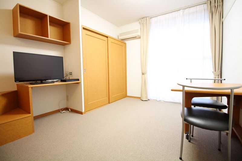 レオパレスアーバンパレスⅡ 居間
